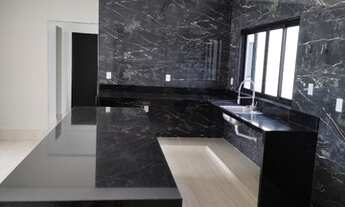 Imagem 7: Casa de condomínio para venda possui 600 metros quadrados com 5 quartos