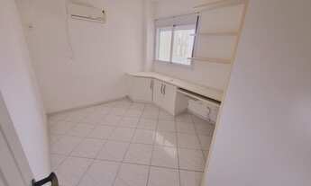 Imagem 7: Estreito apto padrão Beco Castelo amplo desocupado