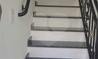 Imagem 4: Sobrado reformado em Condomínio fechado no bairro de Santa Teresinha