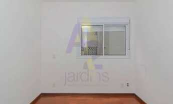 Imagem 7: Apartamento em excelente estado, com 2 dormitórios, sendo 1 suíte e ampla varanda. Próximo