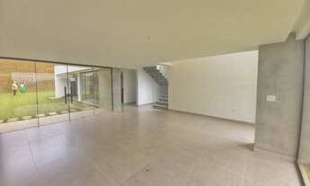 Imagem 3: Casa para venda possui 350 metros quadrados com 3 quartos em Novo Horizonte - Juiz de Fora