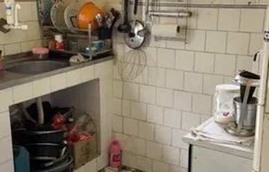 Imagem 4: Casa com 2 quartos quintal e garagem pra 4 carros