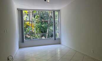 Imagem 2: Apartamento para venda com 132 metros quadrados com 3 quartos em Laranjeiras - Rio de Jane