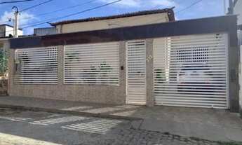 Imagem: Casa Padrão de 2/4 com 1 suíte de 110