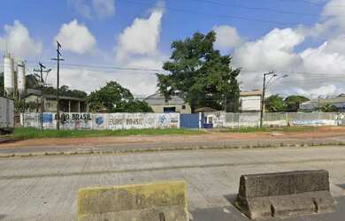 Imagem 2: Amplo galpao em terreno medindo aproximadamente 20.000 m²