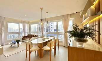 Imagem 4: APARTAMENTO FINAMENTE MOBILIADO E DECORADO COM SACADA DE FRENTE, PRÉDIO COM INFRAESTRUTURA