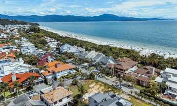 Imagem: Terreno de esquina com 900 m² na quadra