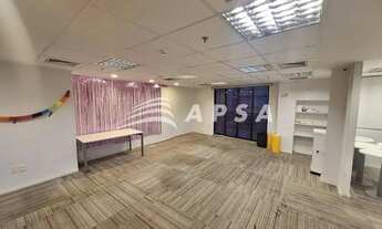 Imagem 4: NO CORAÇÃO PULSANTE DO CENTRO DO RIO DE JANEIRO, NA TRADICIONAL RUA DA ASSEMBLEIA, ENCONTR