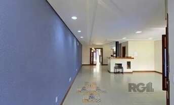 Imagem 2: Casa em Porto Alegre, no bairro Hípica, com 3 dormitório(s), e 3 banheiros, à venda