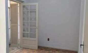 Imagem 5: Ótimo apartamento reformado, localizado no 4º andar, de frente, com excelente orientação s