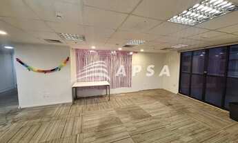 Imagem 6: NO CORAÇÃO PULSANTE DO CENTRO DO RIO DE JANEIRO, NA TRADICIONAL RUA DA ASSEMBLEIA, ENCONTR