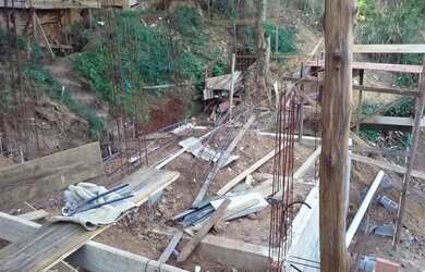 Imagem 2: Terreno com fundação