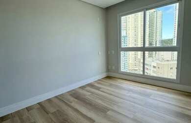 Imagem 2: Apartamento com 3 suítes e 2 vagas de garagem na Av. Brasil em Balneário Camboriú/SC