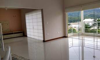 Imagem 2: Casa em condomínio, sobrado para venda possui 447 m², com 04 suítes. Linda vista!