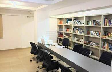 Imagem 2: Apartamento para venda possui 62 metros quadrados com 3 quartos em Cristo Rei - Curitiba