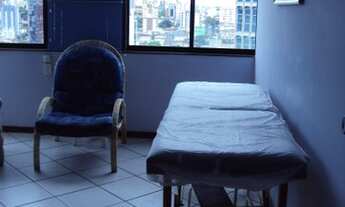 Imagem 5: Sala mobiliada, maca, ventilador de teto, ar-condicionado e sala de espera