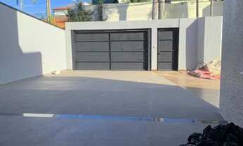 Imagem 5: Casa para venda tem 450 metros quadrados com 3 quartos, sendo 3 suites