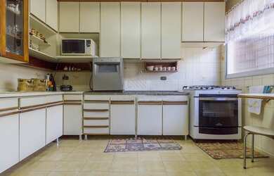 Imagem 4: Excelente Residencia com 4 Quartos sendo 2 Suites , 4 salas e 5 vagas de garagem , Edicula