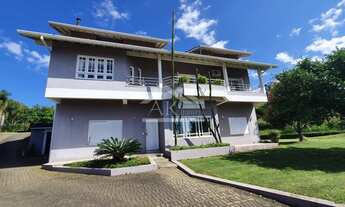 Imagem: Residência ampla com belo terreno em Pinhal