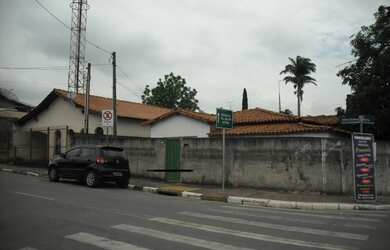 Imagem 5: Ótimo terreno com 3 casas