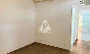 Imagem: Casa de rua à venda, 8 quartos, 4 suítes