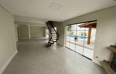 Imagem 7: Casa de condomínio para venda possui 360 metros quadrados com 4 quartos, sendo 4 suítes