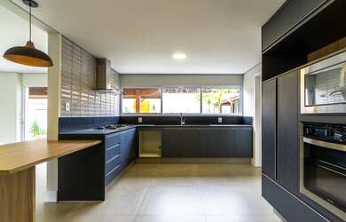 Imagem 4: Casa de condomínio para venda possui 440 metros quadrados com 5 quartos em Pinheiro - Vali