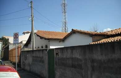 Imagem 3: Ótimo terreno com 3 casas