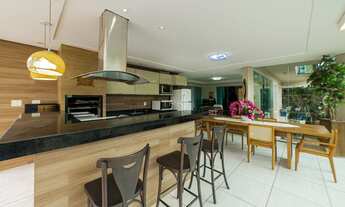 Imagem 7: Se você acha o pé-direito triplo um exagero, olha a piscina