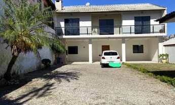 Imagem: Casa sozinha no terreno