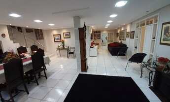 Imagem 2: Casa para venda tem 233 metros quadrados com 4 quartos em Roçado - São José - SC