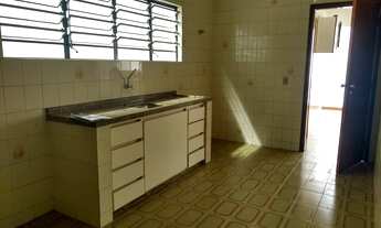 Imagem 7: Casa para Venda em Londrina, Jd. Universitario, 3 dormitórios, 1 suíte, 4 banheiros, 2 vag