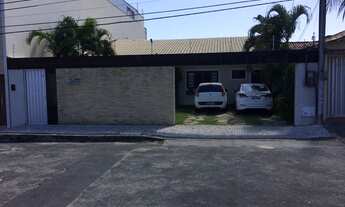 Imagem: Casa com 200 metros quadrados com 4 quartos