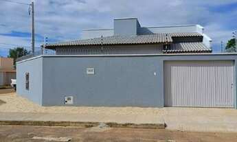 Imagem: CASA DE ESQUINA COM 02 QUARTOS SENDO 01