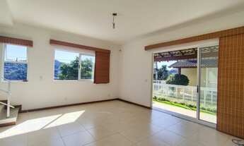 Imagem 4: Raríssima a casa em condomínio, metragem generosa, ensolarada e ótima localização