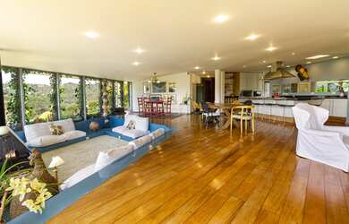 Imagem 4: Casa para venda tem 400 metros quadrados com 5 quartos em Campos do Jordão