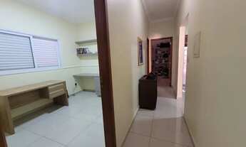 Imagem 5: Casa para aluguel com 210 m2 com 04 quartos no Bairro Jardim Patrícia - Uberlândia - MG