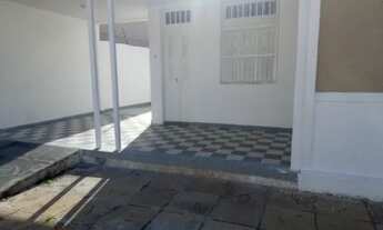 Imagem 2: Casa em Candeias com 350m2 de área total, 1 quadra da praia