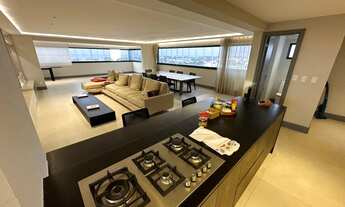 Imagem 2: Fantástico Apartamento de Luxo com 3 SUÍTES// Mobiliado // Vista mar e Rangedor