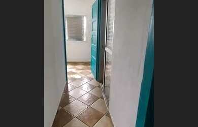 Imagem 7: Sobrado Independente de 3 Dormitórios com Ponto Comercial na Vl. Tupi, 300 Metros da Praia