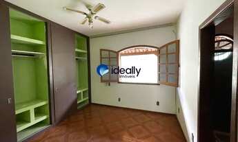 Imagem 5: Ótima Casa no Bairro Itatiaia, Extremamente Espaçosa com 04 Quartos e 03 Vagas de Garagem