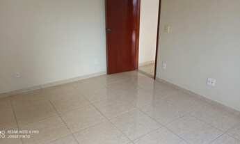 Imagem 5: Casa em ótimas condições, sem cobrança de condomínio e com armários embutidos na cozinha e