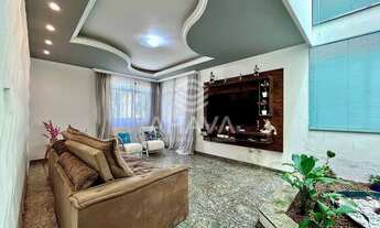 Imagem: Casa com 5 Quartos à Venda - 360m² - São