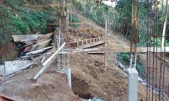 Imagem: Terreno com fundação