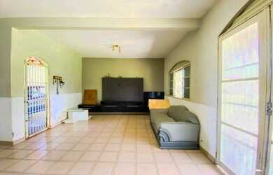 Imagem 3: Casa á venda no Park Way com 5 quartos, 2 salas, 1 cozinha e 1 lindo quintal