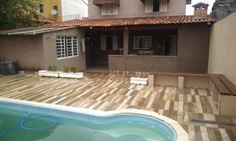 Imagem 1: Casa com piscina para venda com 275 m² com 3 quartos, 1 suíte em Vila Jundiaí - Mogi das C