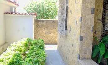 Imagem 3: Casa para venda tem 375 metros quadrados com 5 quartos em Higienópolis - Rio de Janeiro