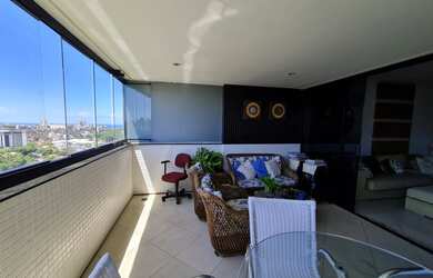 Imagem 2: Apartamento para venda possui 194 metros quadrados com 4 quartos em Candeal - Salvador - B