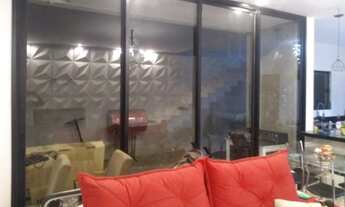 Imagem 2: Sobrado para venda com 217 metros quadrados com 3 quartos