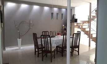 Imagem: Sobrado com 3 suítes à venda, 221 m²